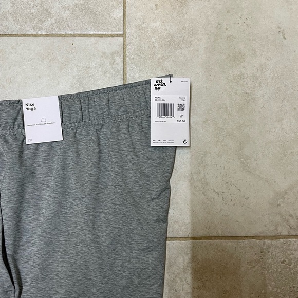 Men's Nike Dri-Fit Yoga Training Shorts Gray new with tags DB4199-084 - Picture 3 of 4